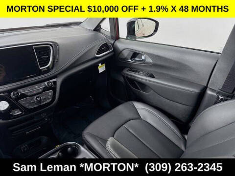 2026 Chrysler Pacifica Select