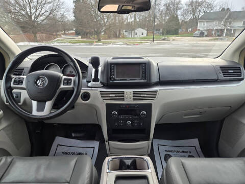 2011 Volkswagen Routan SEL