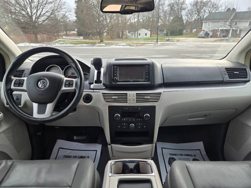 2011 Volkswagen Routan SEL
