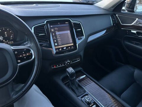 2016 Volvo XC90 T6 Momentum