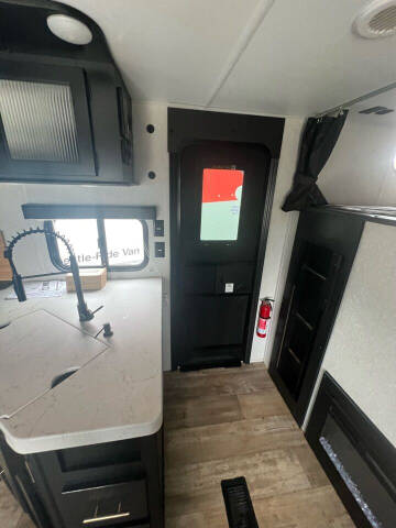 2022 CHEROKEE FOREST RIVER