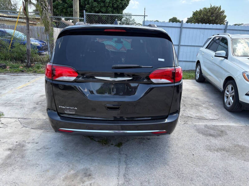 2017 Chrysler Pacifica Touring Plus