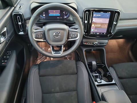 2023 Volvo XC40 B5 Plus Dark Theme