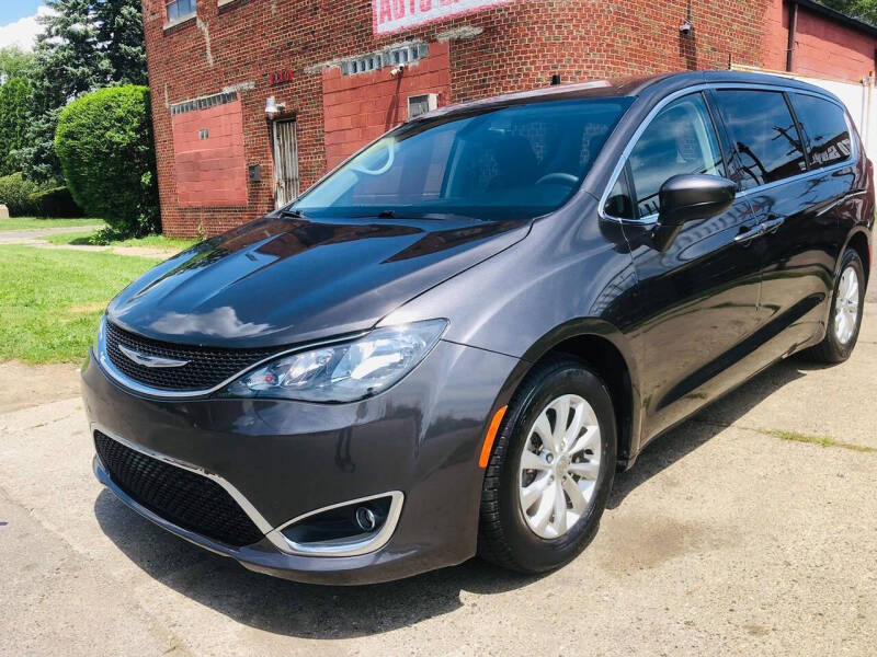 2017 Chrysler Pacifica Touring