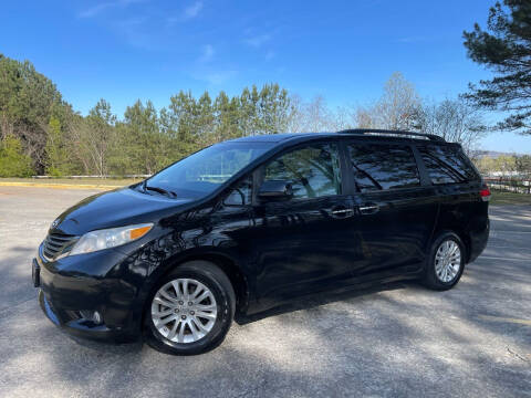 2013 Toyota Sienna for sale at SELECTIVE IMPORTS in Woodstock GA