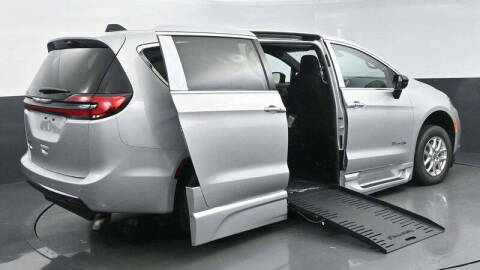 2024 Chrysler Pacifica Touring