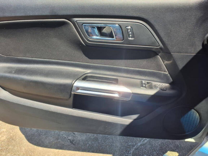 2016 Ford Mustang V6