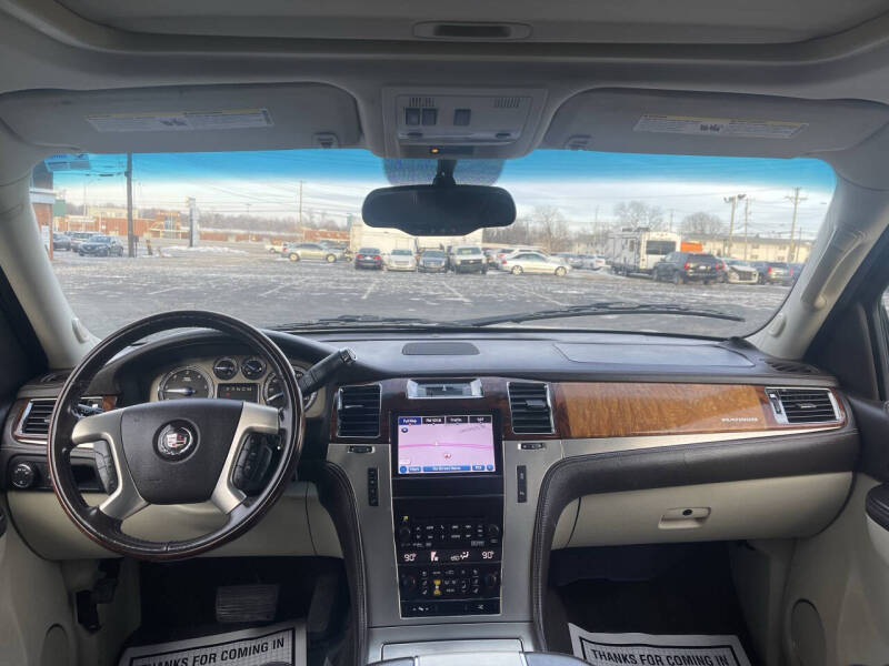 2013 Cadillac Escalade Platinum Edition