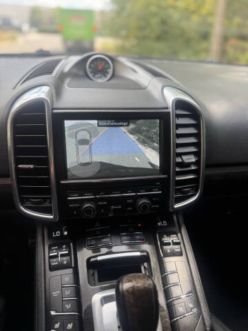 2013 Porsche Cayenne GTS