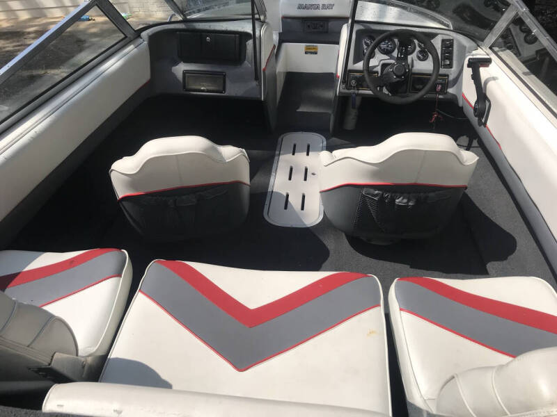 1993 MANTA RAY SKI BOAT