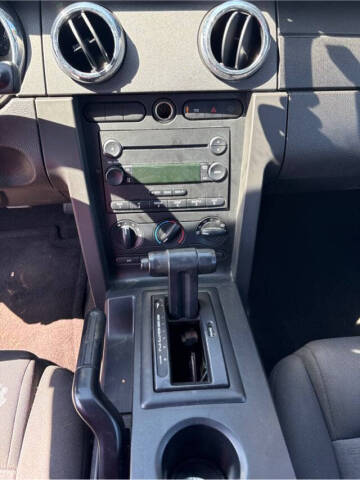 2006 Ford Mustang V6 Standard