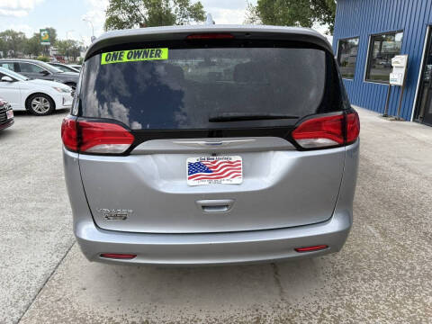 2020 Chrysler Voyager LX