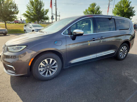 2023 Chrysler Pacifica Plug-In Hybrid for sale at Victoria Auto Sales - Waconia Dodge in Waconia MN