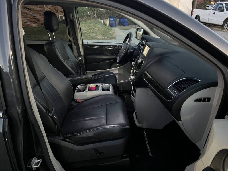 2012 Chrysler Town and Country Touring
