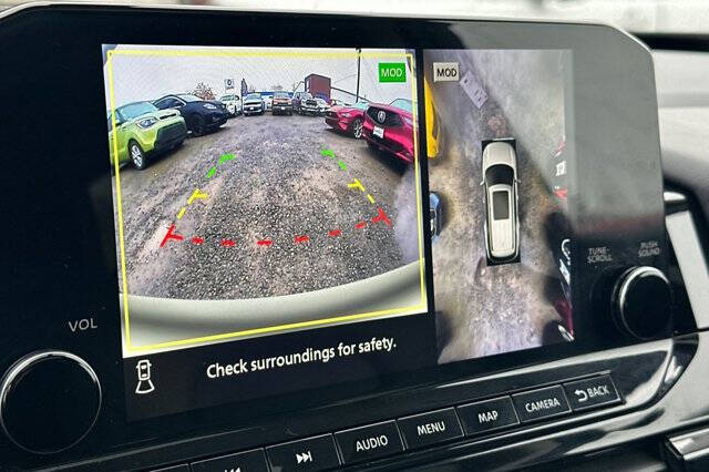 2025 Nissan Pathfinder SL