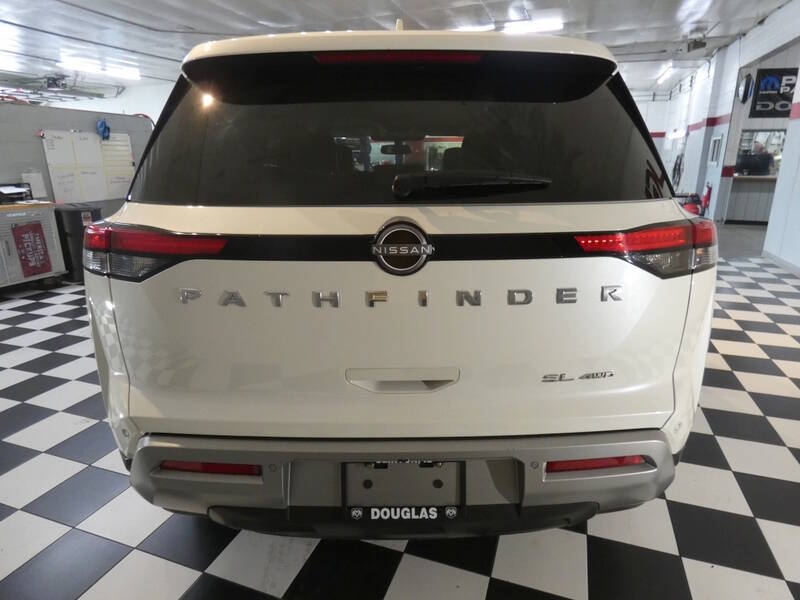 2022 Nissan Pathfinder SL