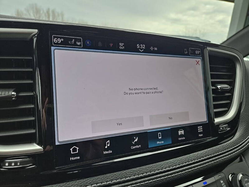2026 Chrysler Pacifica Select