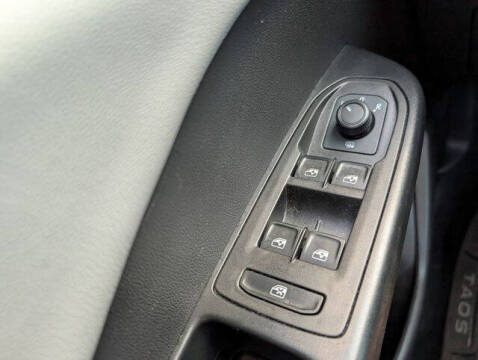 2022 Volkswagen Taos SE