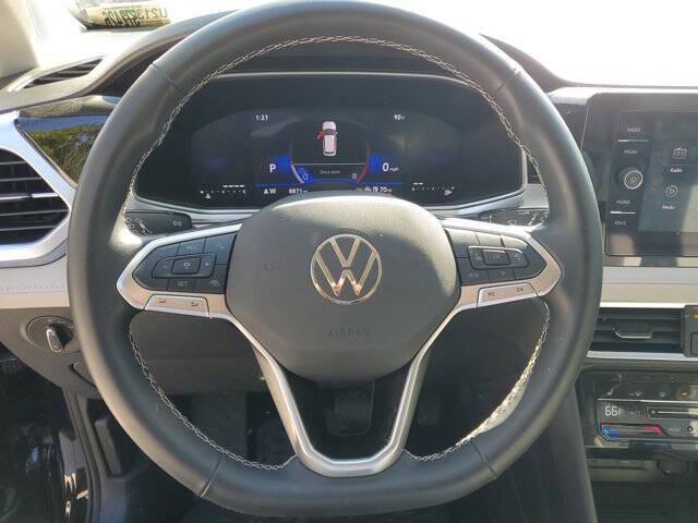 2025 Volkswagen Taos SE