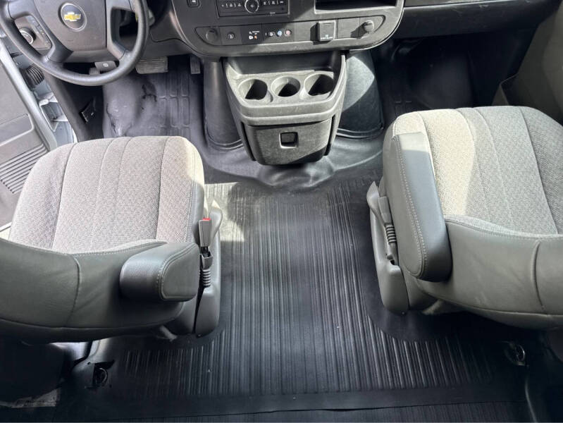 2025 Chevrolet Express 2500