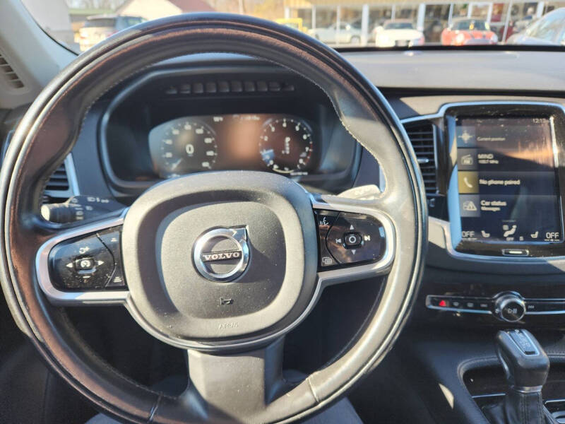 2017 Volvo XC90 T6 Momentum