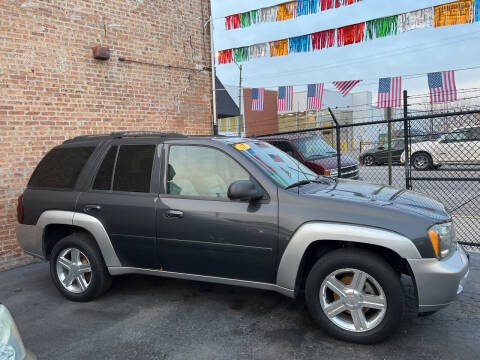 2007 Chevrolet TrailBlazer for sale at RON'S AUTO SALES INC in Cicero IL