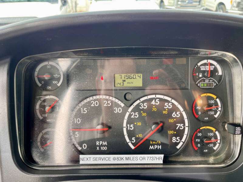 2013 Freightliner M2 106