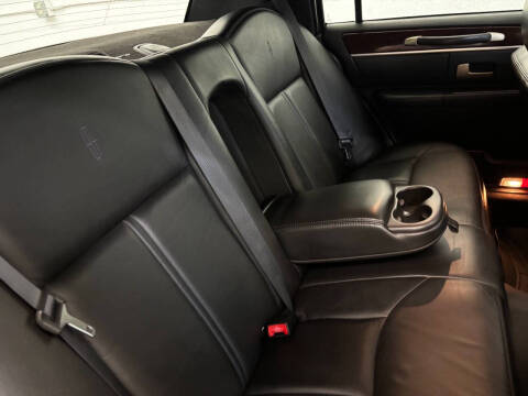 2006 Lincoln Town Car Signature Limited