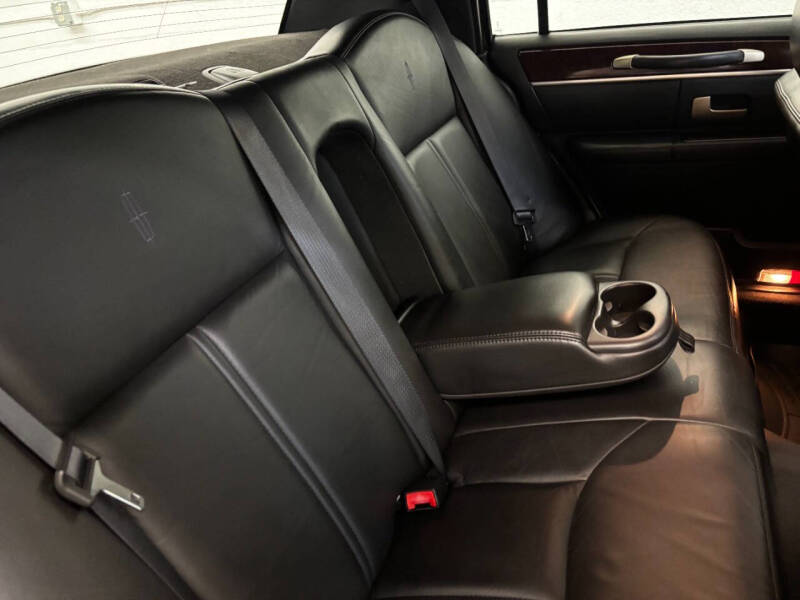 2006 Lincoln Town Car Signature Limited