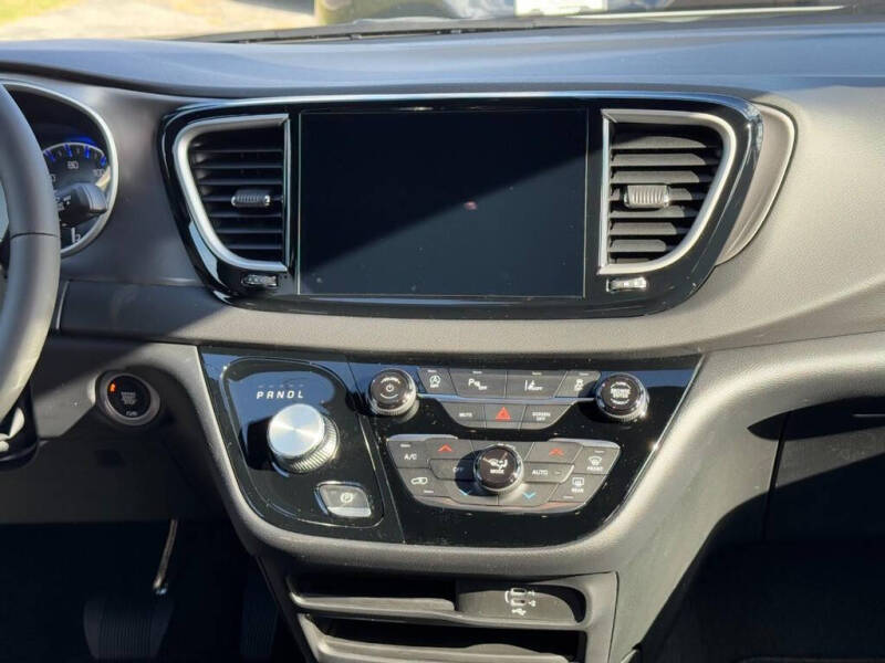 2026 Chrysler Voyager LX