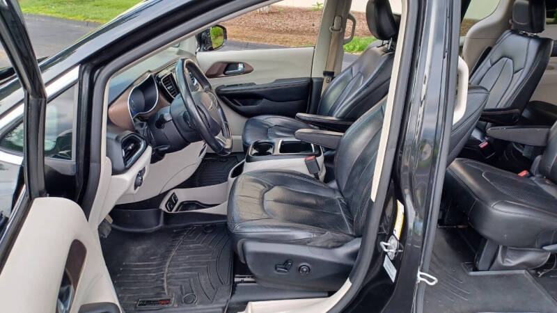 2017 Chrysler Pacifica Touring-L Plus