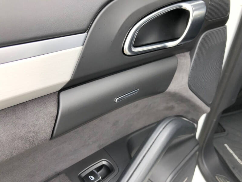 2013 Porsche Cayenne GTS