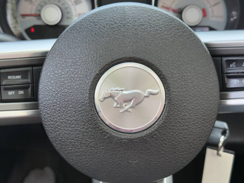 2010 Ford Mustang V6