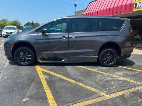 2020 Chrysler Pacifica Touring L