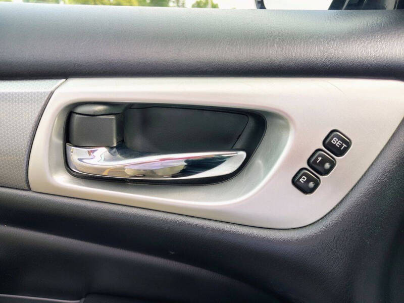 2017 Nissan Pathfinder SV