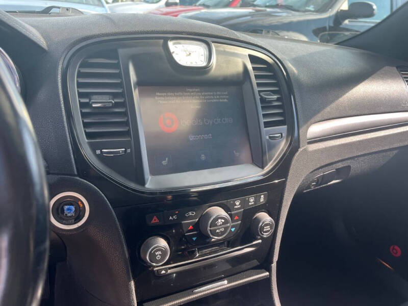 2012 Chrysler 300 S V6