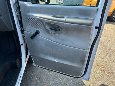 2003 Ford E-Series E-150 Base