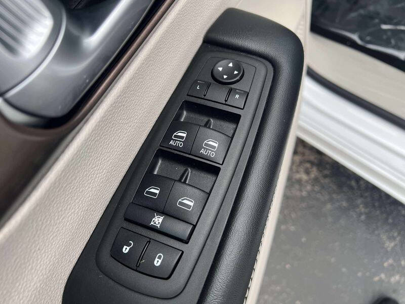 2024 Chrysler Voyager LX