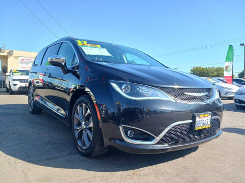 2017 Chrysler Pacifica for sale at Super Car Sales Inc. in Oakdale CA