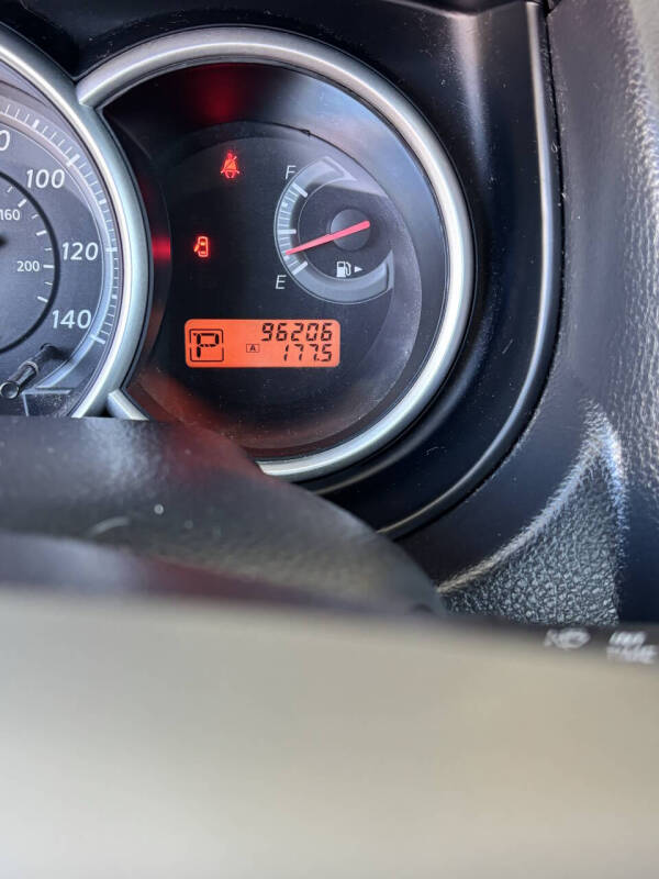 2012 Nissan Versa 1.8 SL