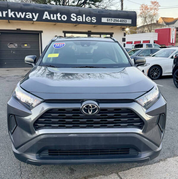 2021 Toyota RAV4 LE's photo