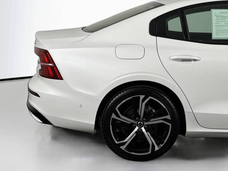 2024 Volvo S60 B5 Plus Dark Theme