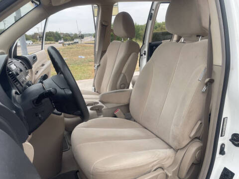 2007 Hyundai Entourage GLS