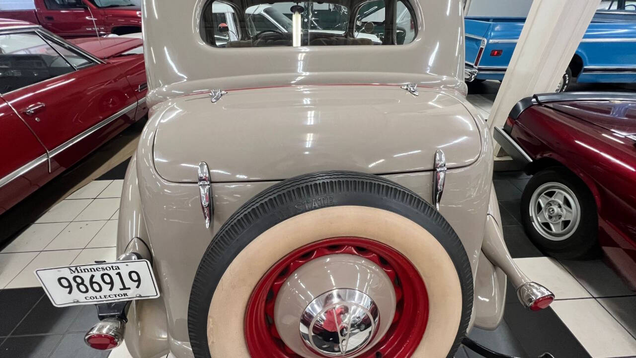 1936 Ford Custom 73