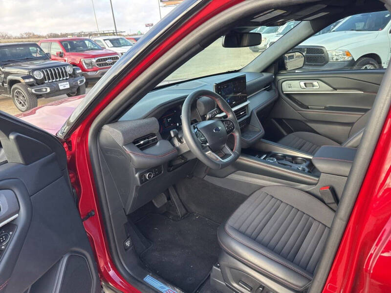 2025 Ford Explorer ST-Line