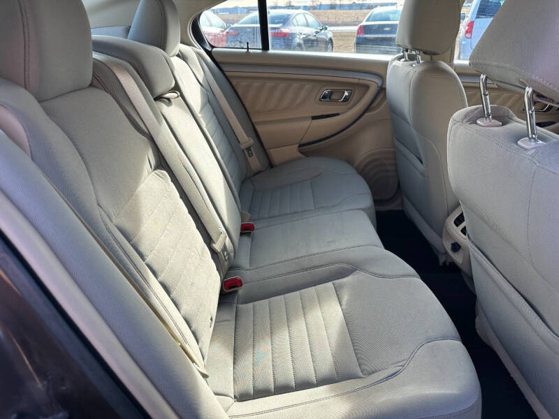 2016 Ford Taurus SE
