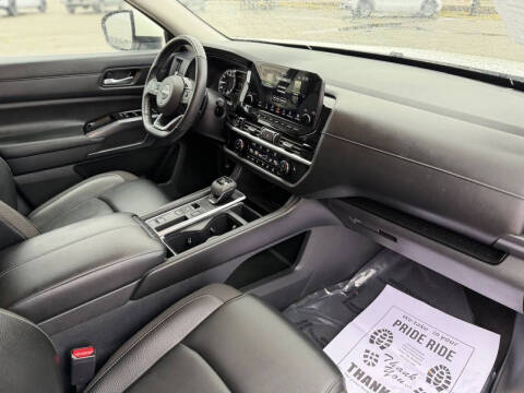 2023 Nissan Pathfinder SL