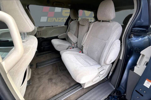 2017 Toyota Sienna LE 8-Passenger