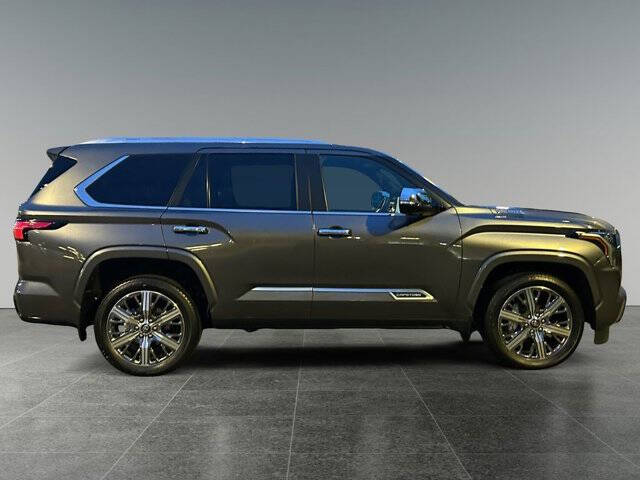 2025 Toyota Sequoia SR5