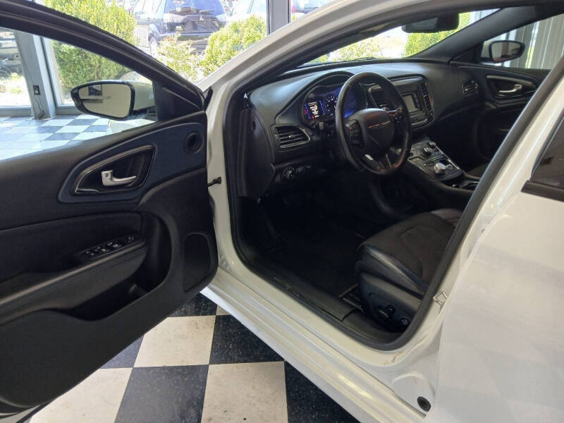 2016 Chrysler 200 S
